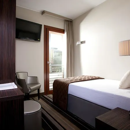 Western Titian Venice Airport