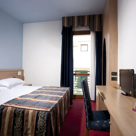 Western Titian Venice Airport 3*