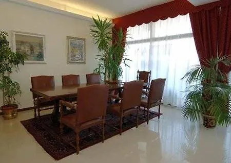 Western Titian Venice Airport