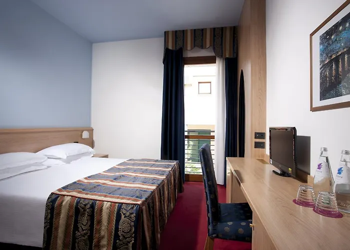 Western Titian Venice Airport 3*